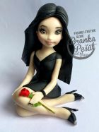 Figurica-za-tortu-crnka-sa-ruzom